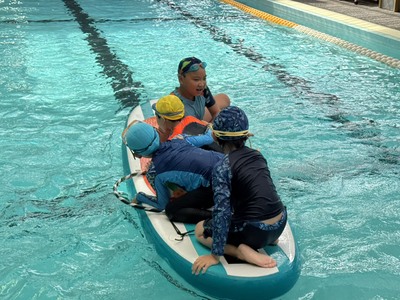 114學年度4年級游泳班際競賽圖片