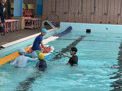 114學年度6年級游泳班際競賽圖片