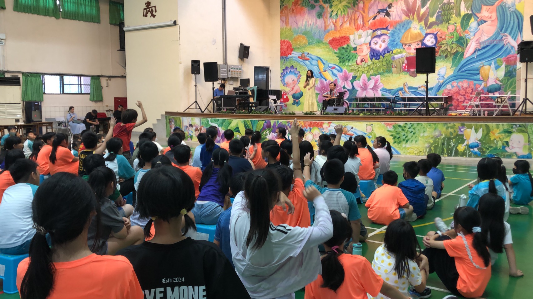 連結到生命教育----混障綜藝團表演